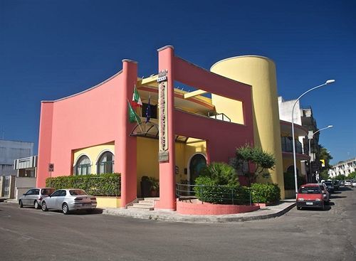 Lo Scacciapensieri Hotel & Restaurant Monteroni di Lecce Exterior foto