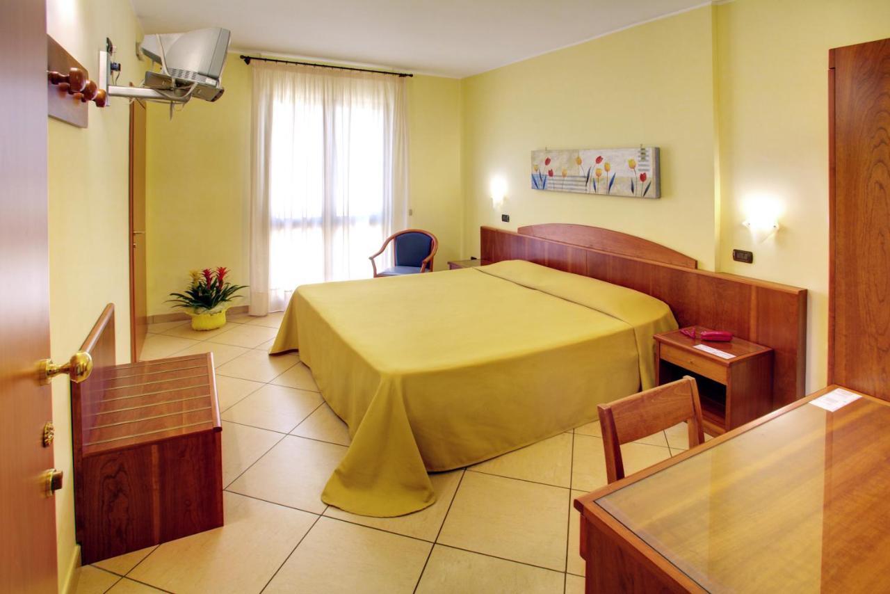 Lo Scacciapensieri Hotel & Restaurant Monteroni di Lecce Zimmer foto