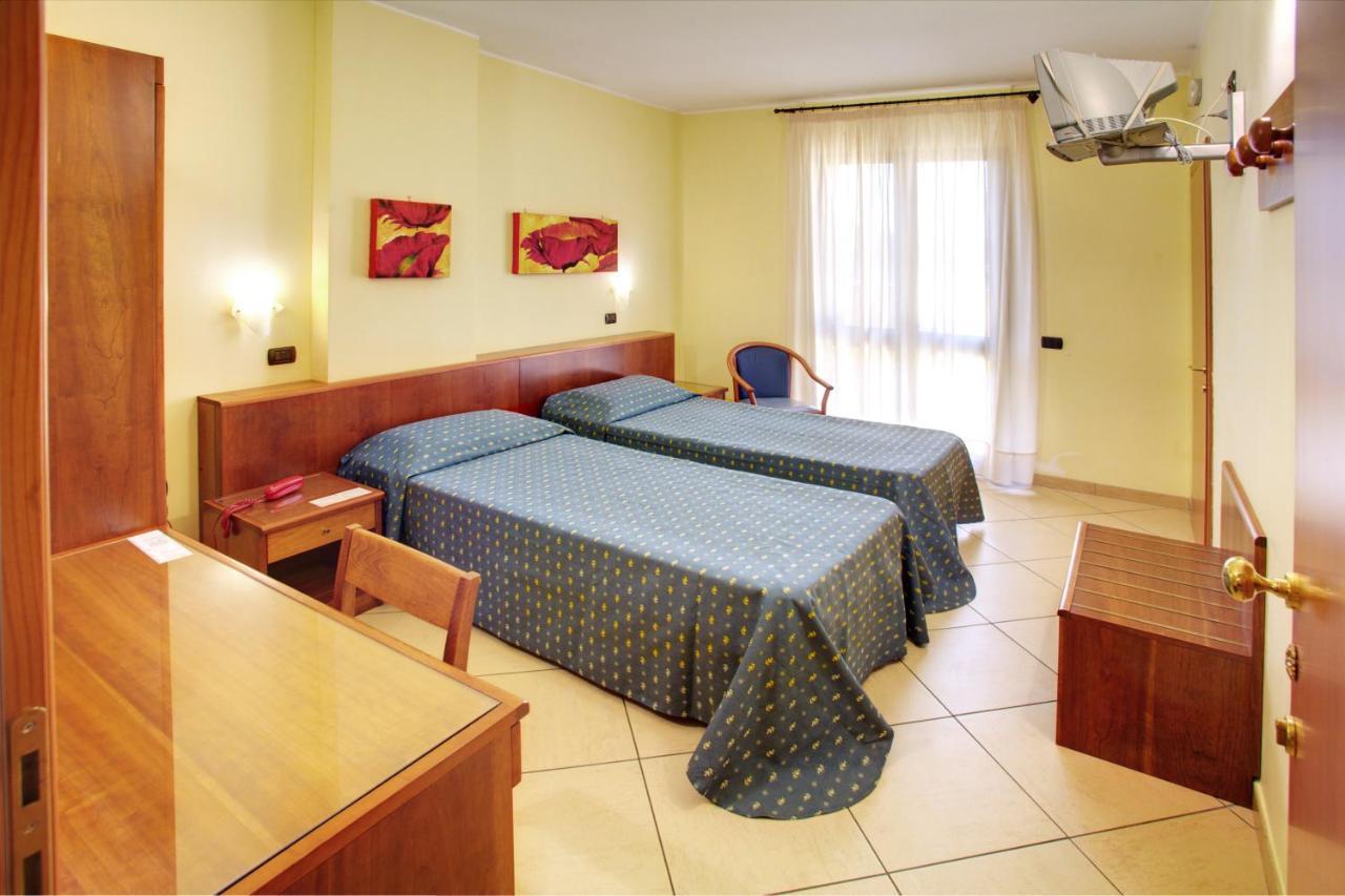 Lo Scacciapensieri Hotel & Restaurant Monteroni di Lecce Zimmer foto