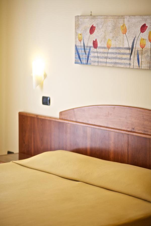 Lo Scacciapensieri Hotel & Restaurant Monteroni di Lecce Zimmer foto